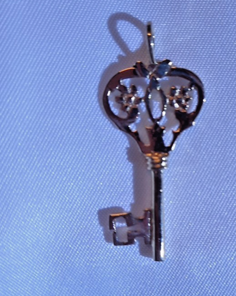 VTG 14k gold key 🔑 pendant 1.82 Grams 33mm Beautiful! Love Key